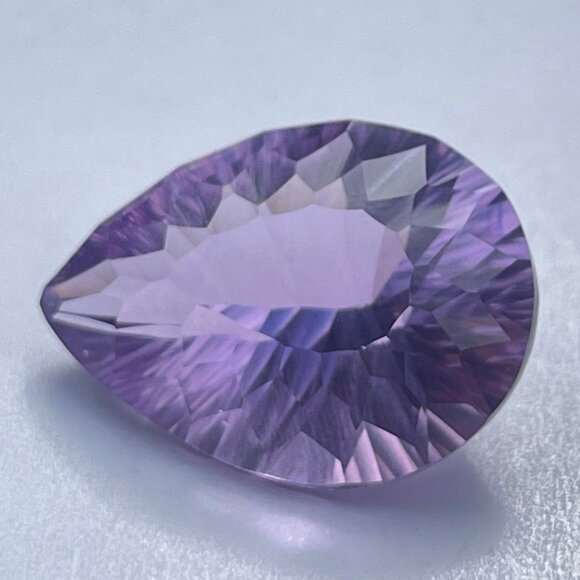 26 carat Brazilian Amethyst in floating display case - Picture 4 of 7